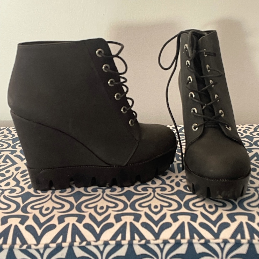 Used like new    All proceeds go to the community healinq center